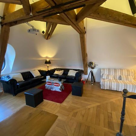 Loft Dans Le Clocher Face Au Chateau Apartment Bonnelles Luaran gambar