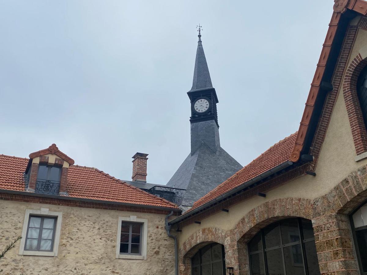 Loft Dans Le Clocher Face Au Chateau Bonnelles Luaran gambar