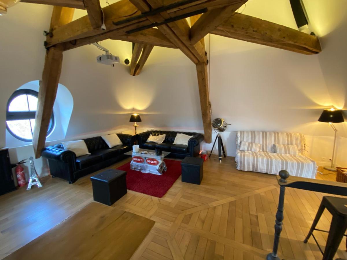 Loft Dans Le Clocher Face Au Chateau Bonnelles Luaran gambar