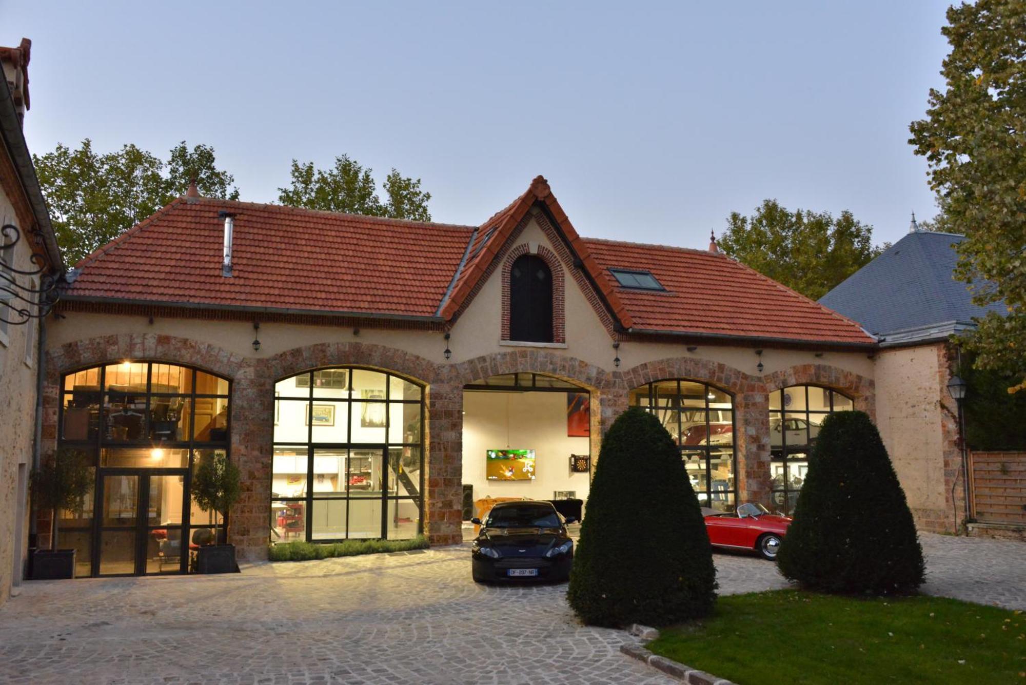 Loft Dans Le Clocher Face Au Chateau Bonnelles Luaran gambar