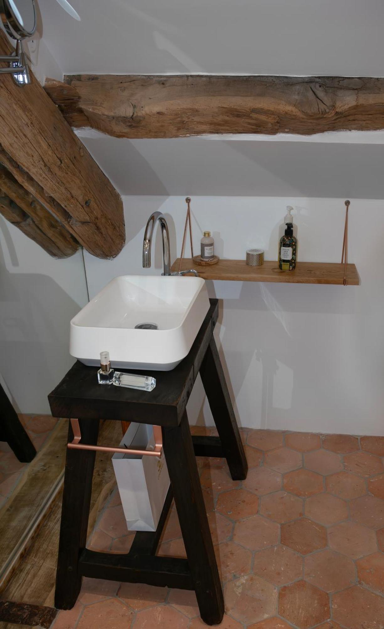Loft Dans Le Clocher Face Au Chateau Bonnelles Luaran gambar