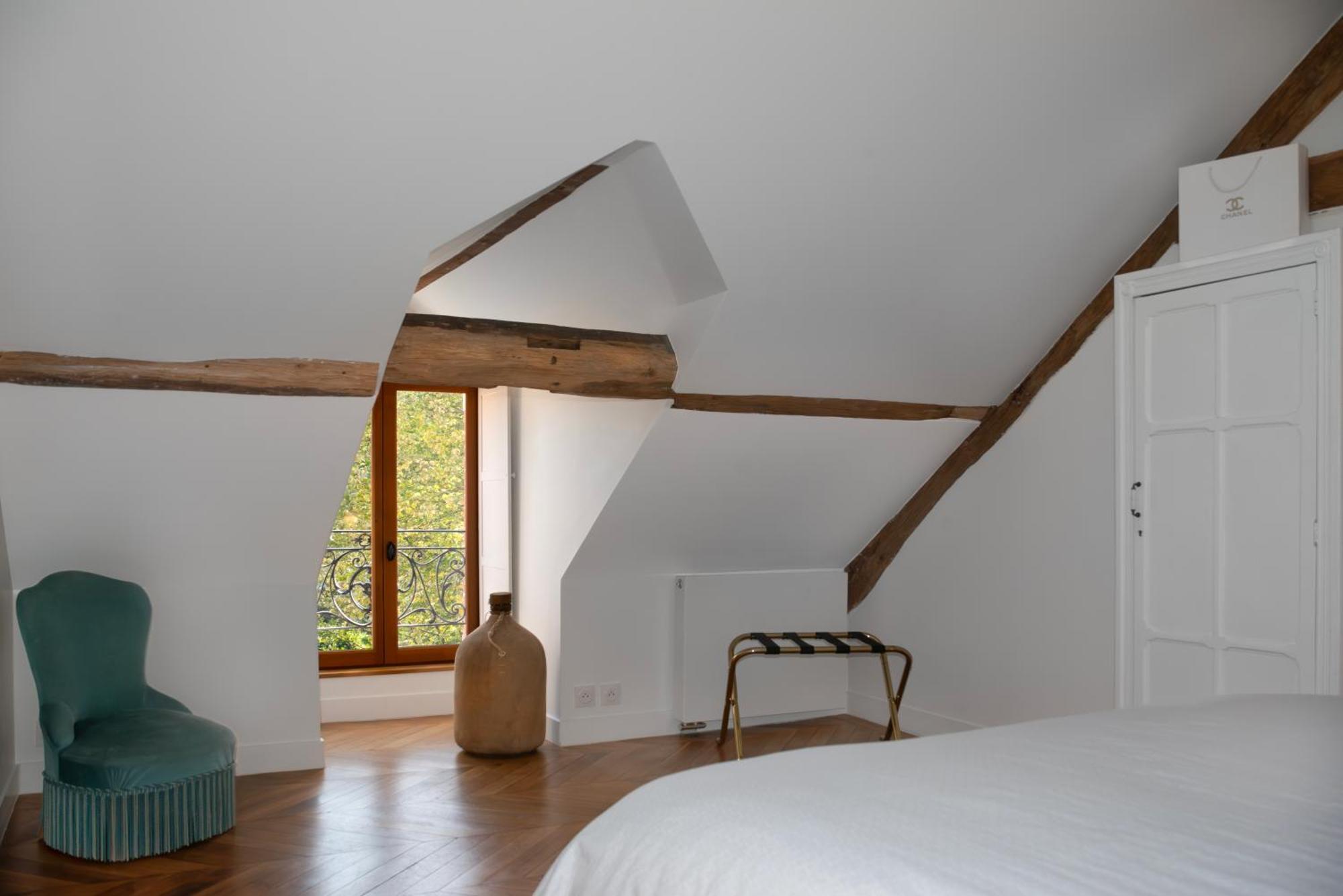 Loft Dans Le Clocher Face Au Chateau Bonnelles Luaran gambar